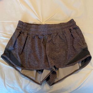 Lululemon Hotty Hot Low Rise Lined Short 2.5